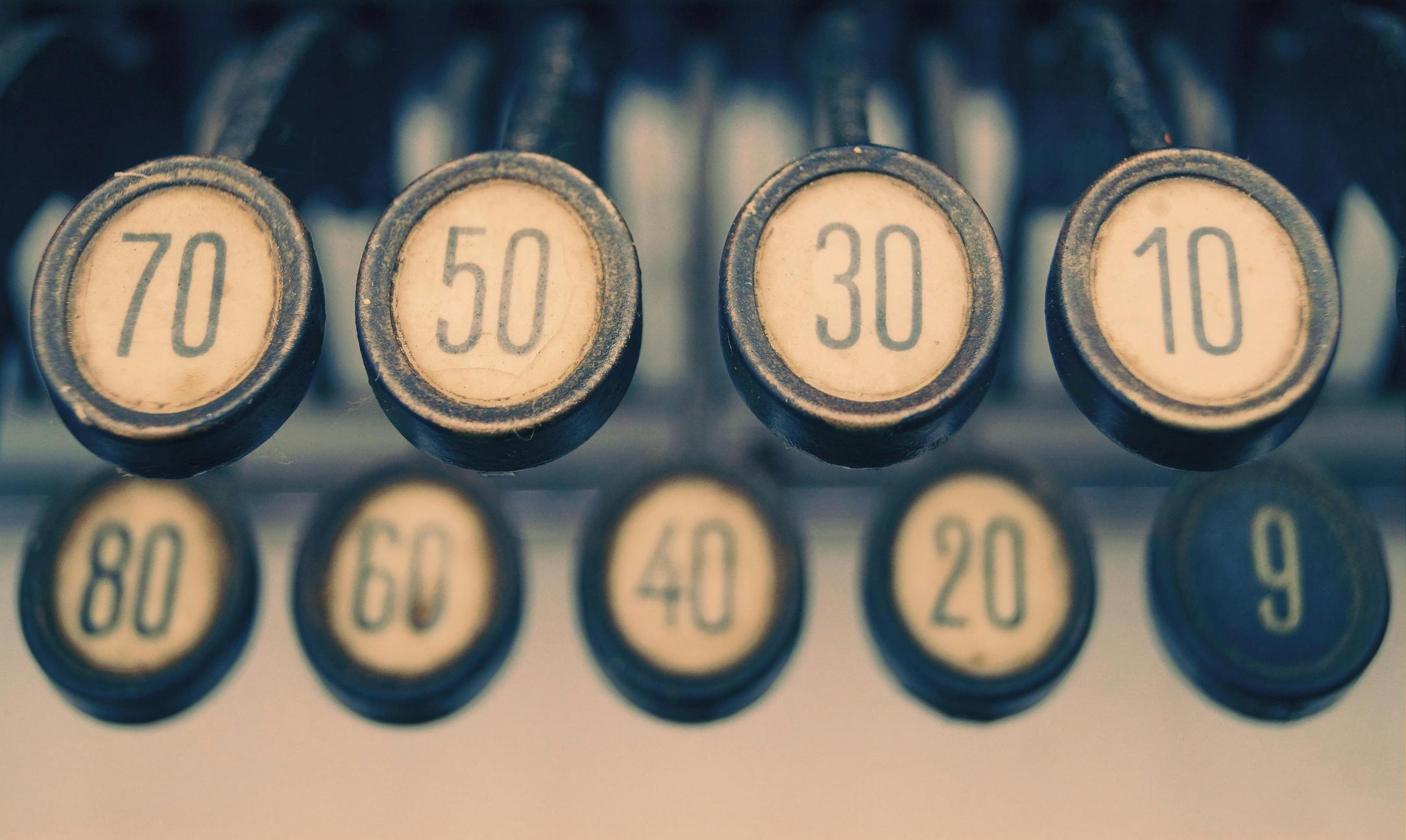 كيفية استخدام مفاتيح الأسهم على لوحة مفاتيح 60